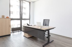 Schreibtisch REISS AVARO Q mit C-Fußgestell elektrisch höhenverstellbar